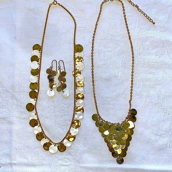 White and Gold Discs & Gold Waterfall Necklace with Dangle White & Gold Earrings - Picture 4 of 9